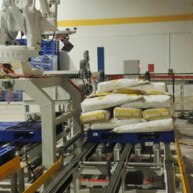 Robot xếp hàng lên pallet tự động