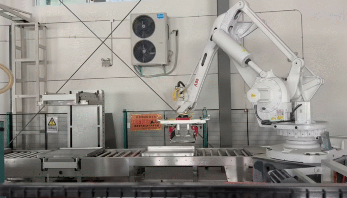 robot xếp hàng lên pallet tự động